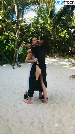 Zoey Deutch / zoeydeutch nude photo #0276