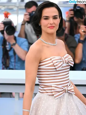 Zoey Deutch / zoeydeutch nude photo #0315