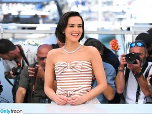 Zoey Deutch / zoeydeutch nude photo #0330