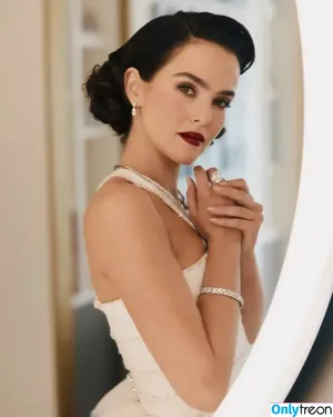 Zoey Deutch / zoeydeutch nude photo #0362