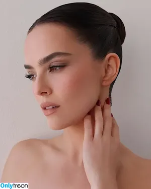 Zoey Deutch / zoeydeutch nude photo #0409