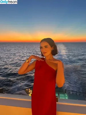 Zoey Deutch / zoeydeutch nude photo #0414