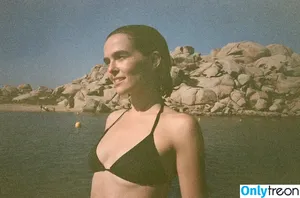 Zoey Deutch / zoeydeutch nude photo #0431