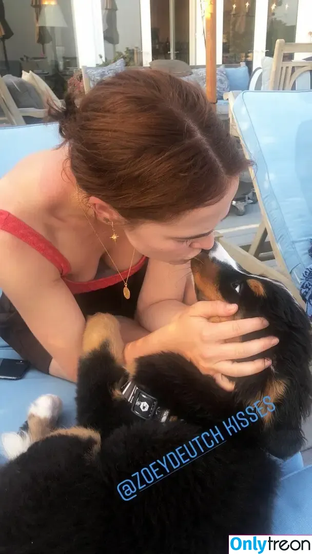 Zoey Deutch nude photo #0280 (zoeydeutch)