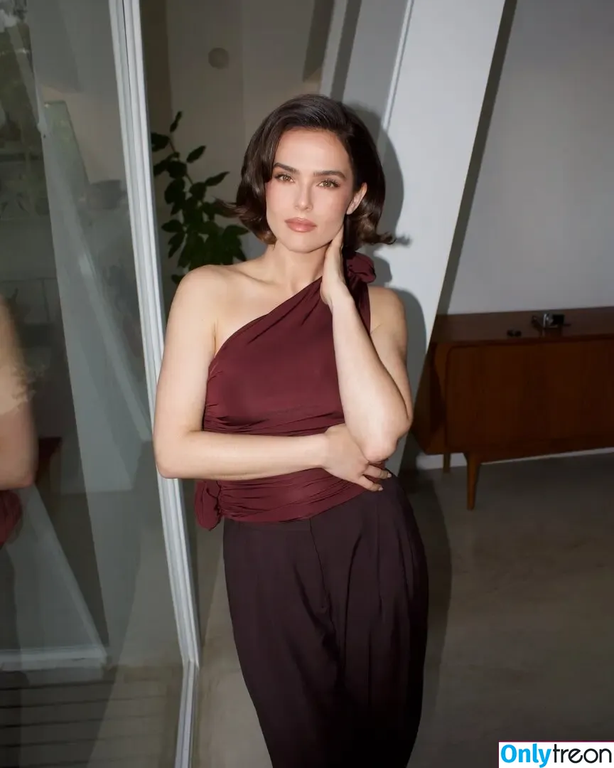 Zoey Deutch nude photo #0295 (zoeydeutch)