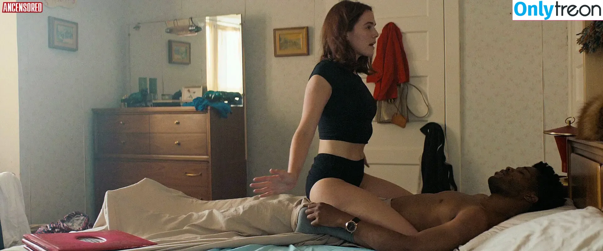 Zoey Deutch nude photo #0387 (zoeydeutch)