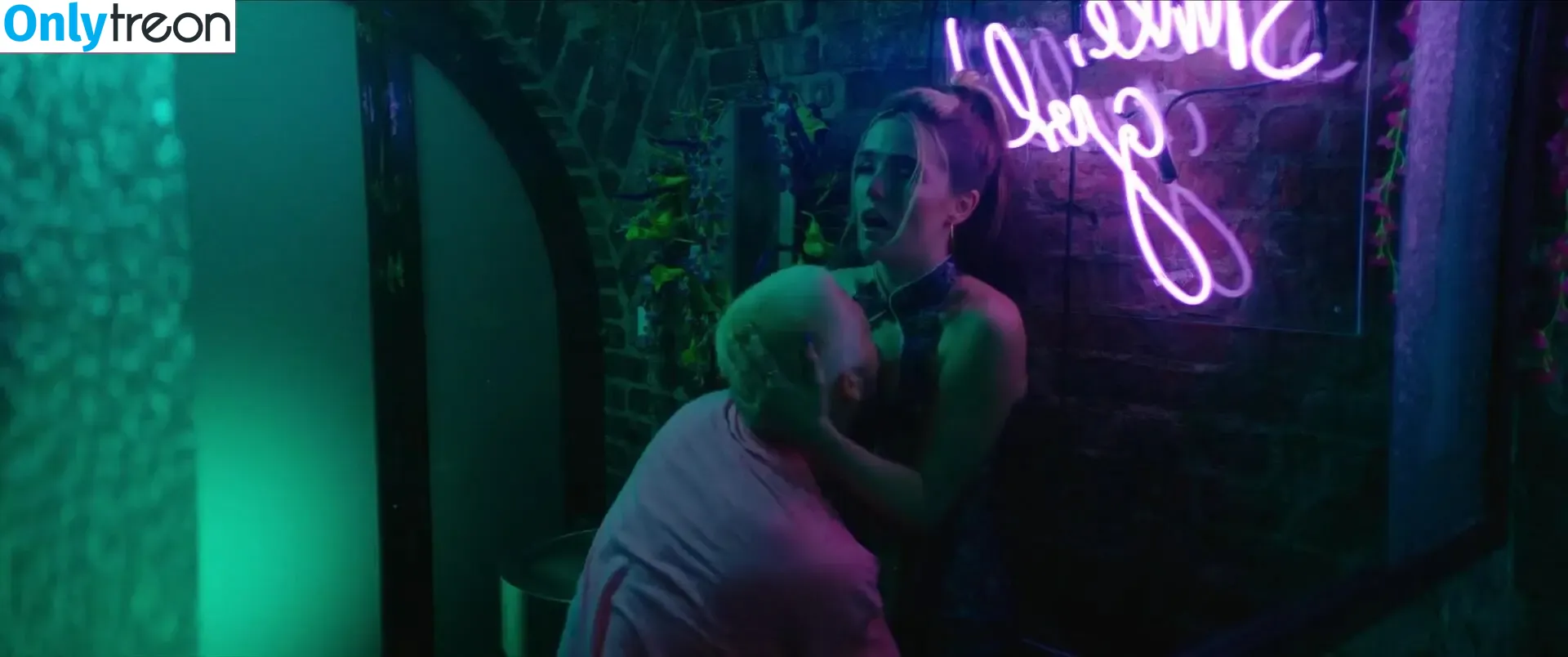 Zoey Deutch nude photo #0392 (zoeydeutch)