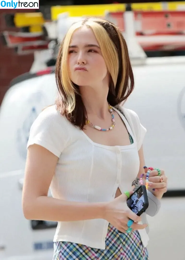 Zoey Deutch nude photo #0398 (zoeydeutch)