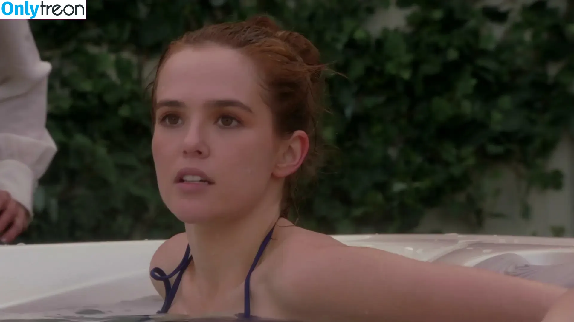 Zoey Deutch nude photo #0400 (zoeydeutch)