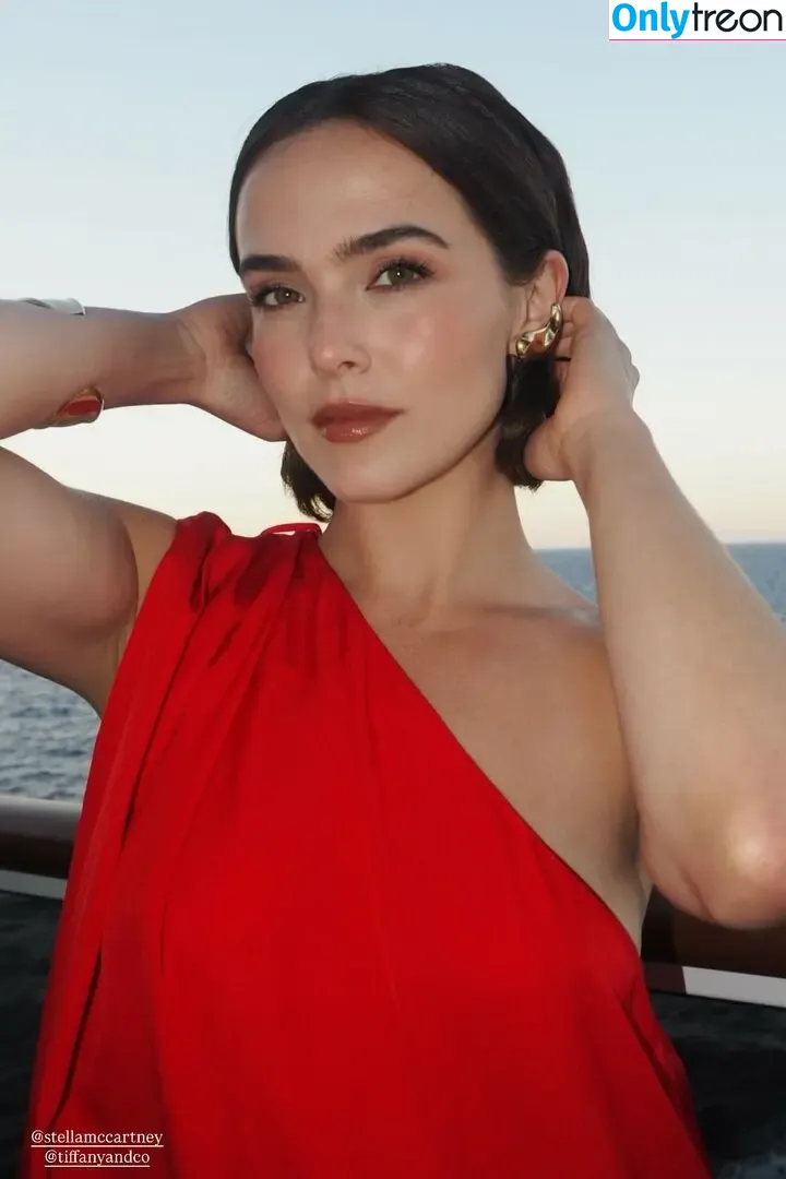 Zoey Deutch nude photo #0423 (zoeydeutch)