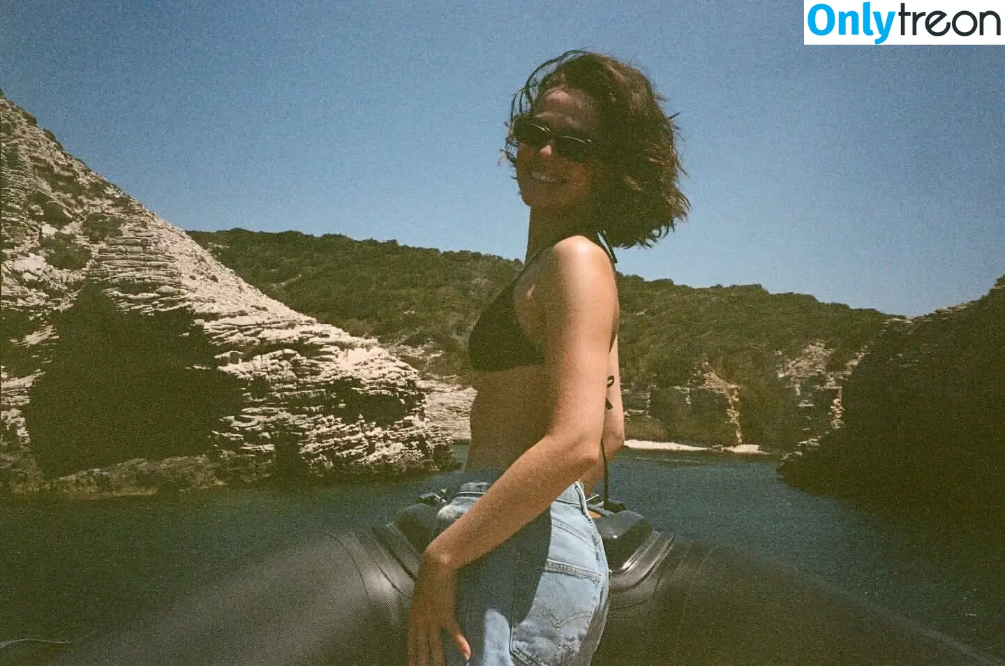 Zoey Deutch nude photo #0427 (zoeydeutch)