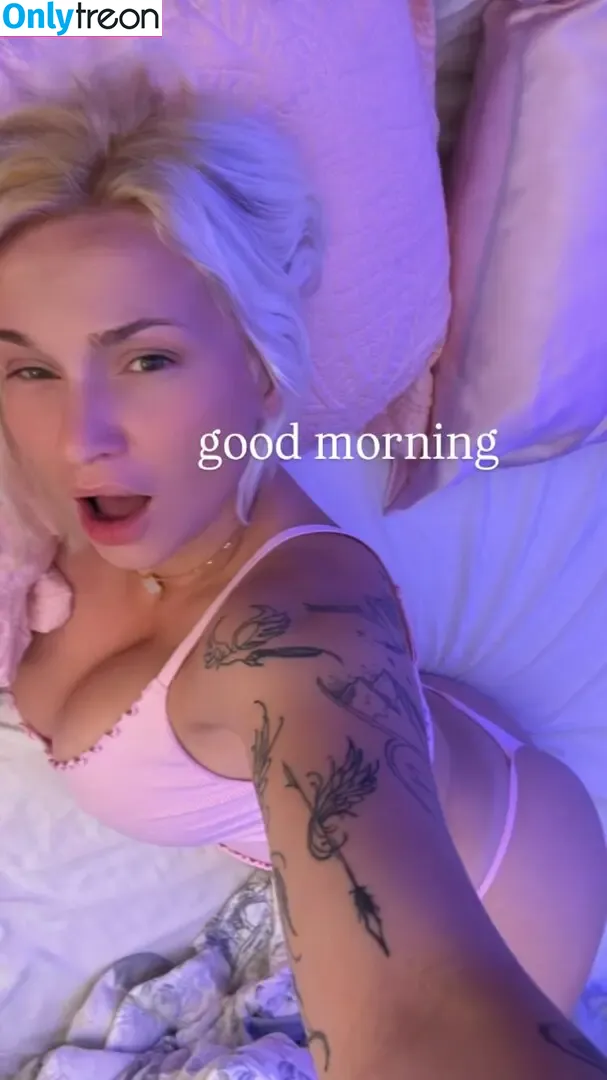 Zoie Burgher nude photo #0347 (luxezoie / zoieburgher)