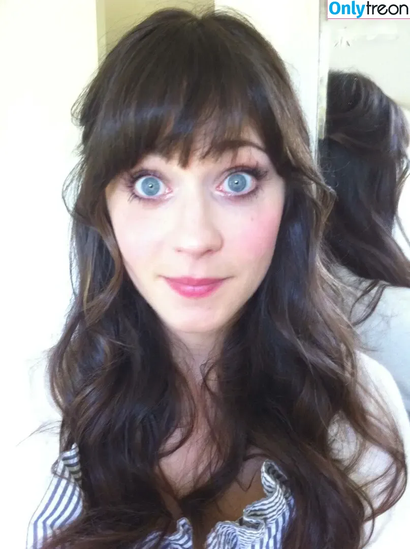 ZooeyMoore nude photo #0002 (ZooeyMoore)