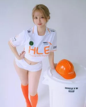 ZziZzi / zizzi_j / zzi_zzi._ / 찌찌 nude photo #0147