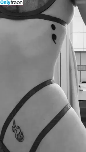  nude photo #0002