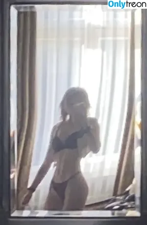  nude photo #0004