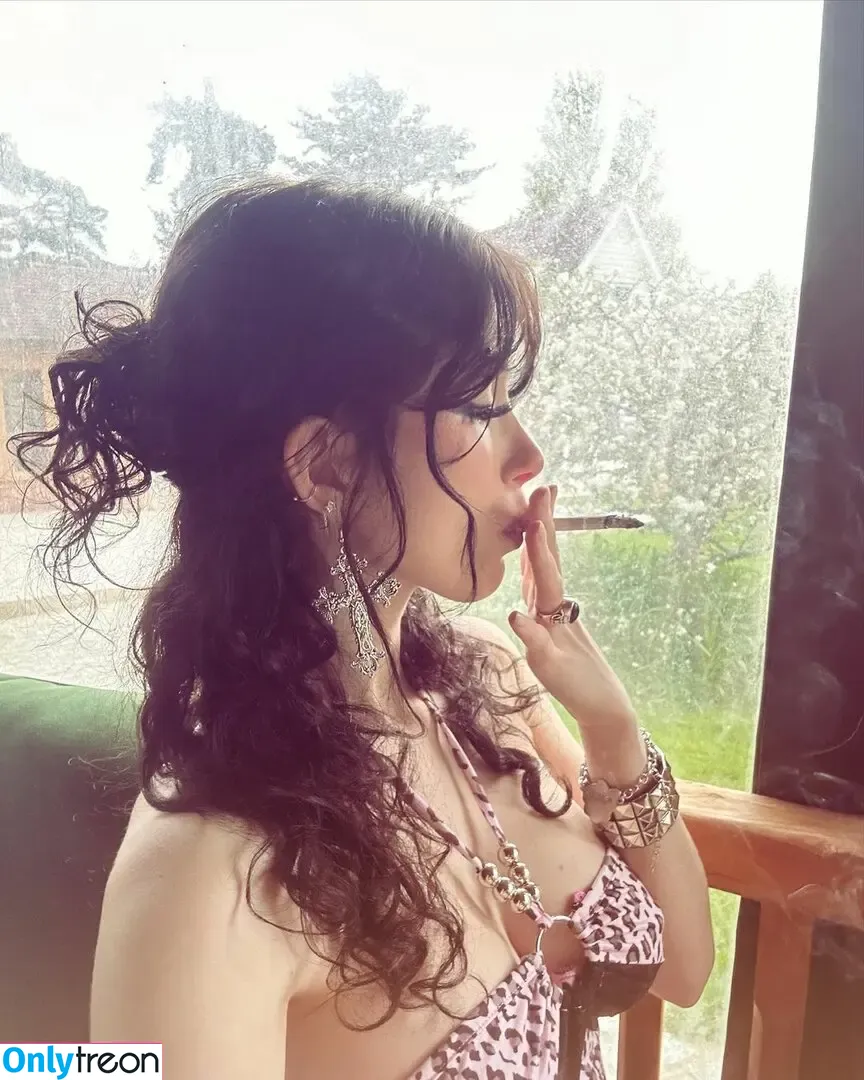 1likesushi nude photo #0025 (1iviaperez / Livia Perez)