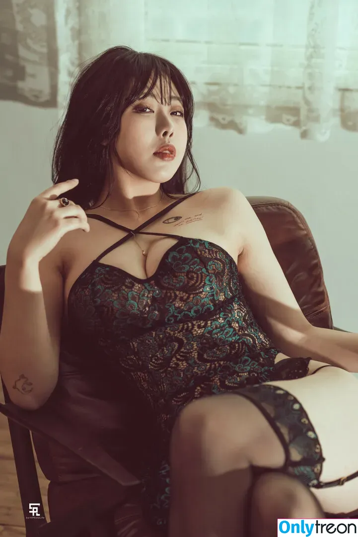 2lyn_98 nude photo #0024 (lynie)