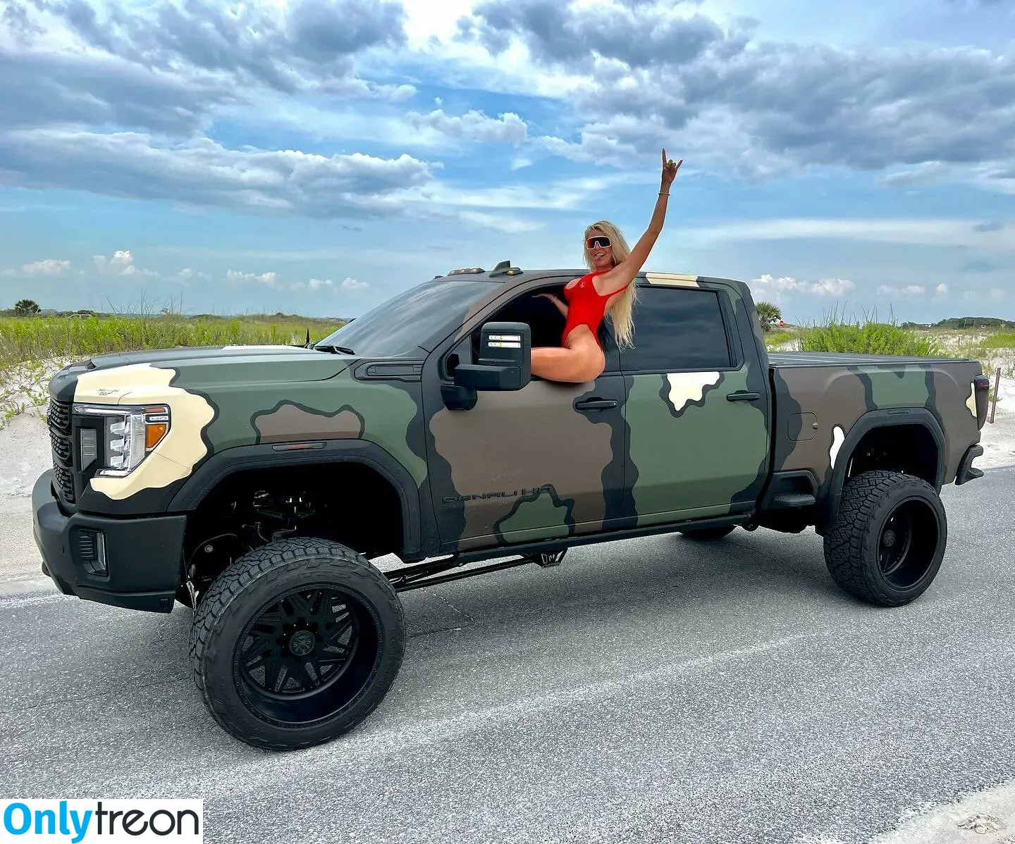 4x4froad nude photo #0010 (Annelisehope19 / TrucK & Car Girls / doubledoffroad / yogirlcassjax)