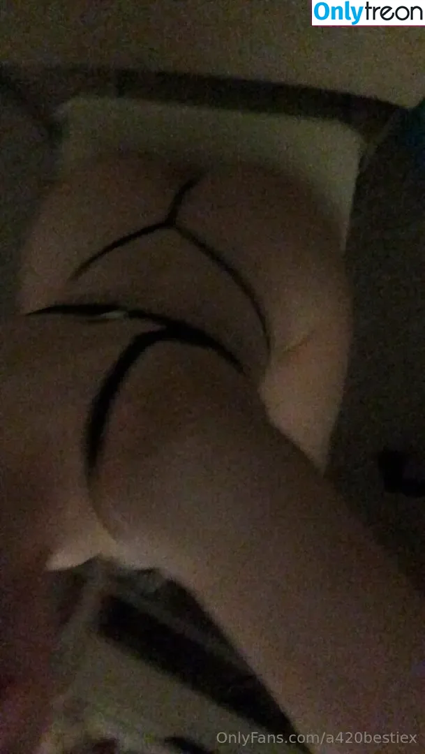 a420bestiex nude photo #0001 (thetaylorxmichele)