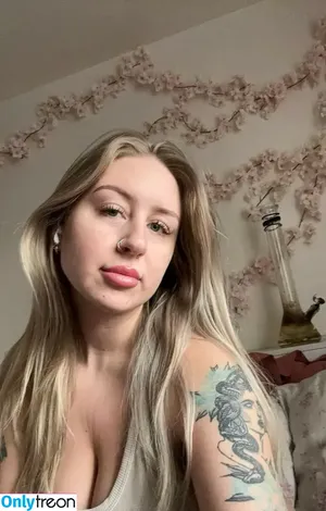 aaambersssmith / aaamberssmith / notasobviouslyy nude photo #0001