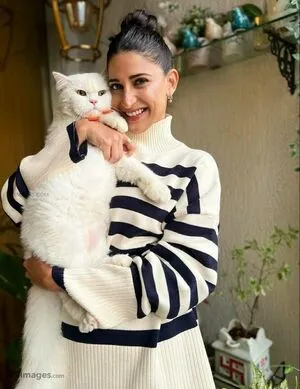 Aahana Kumra / aahanakumra фото голая #0089