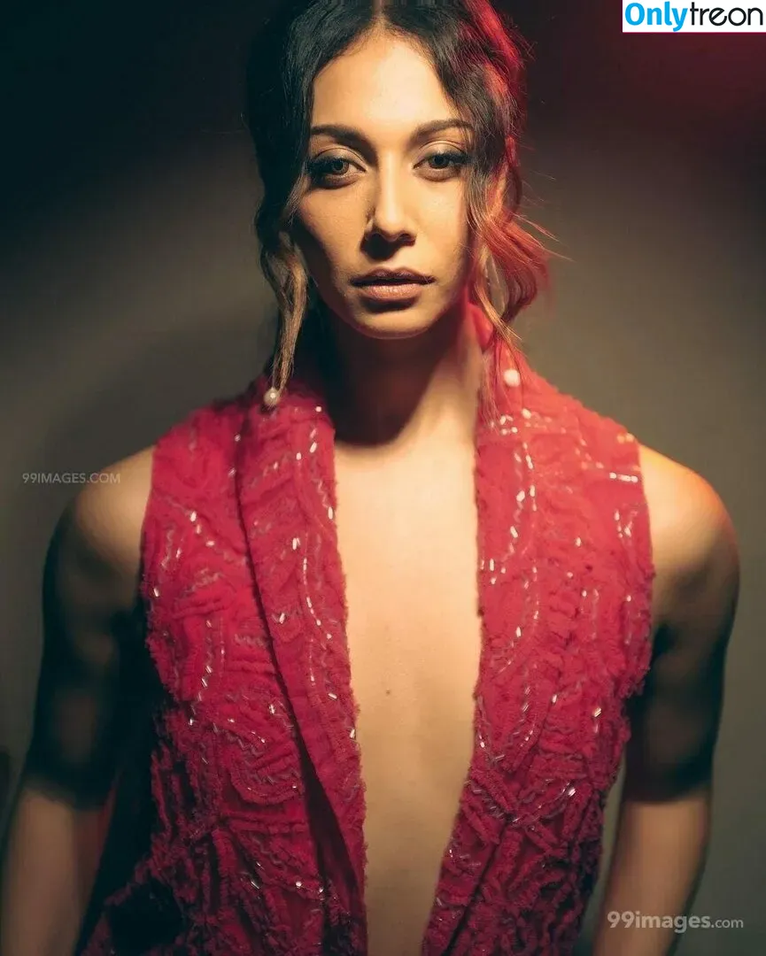 Aahana Kumra голая photo #0110 (aahanakumra)