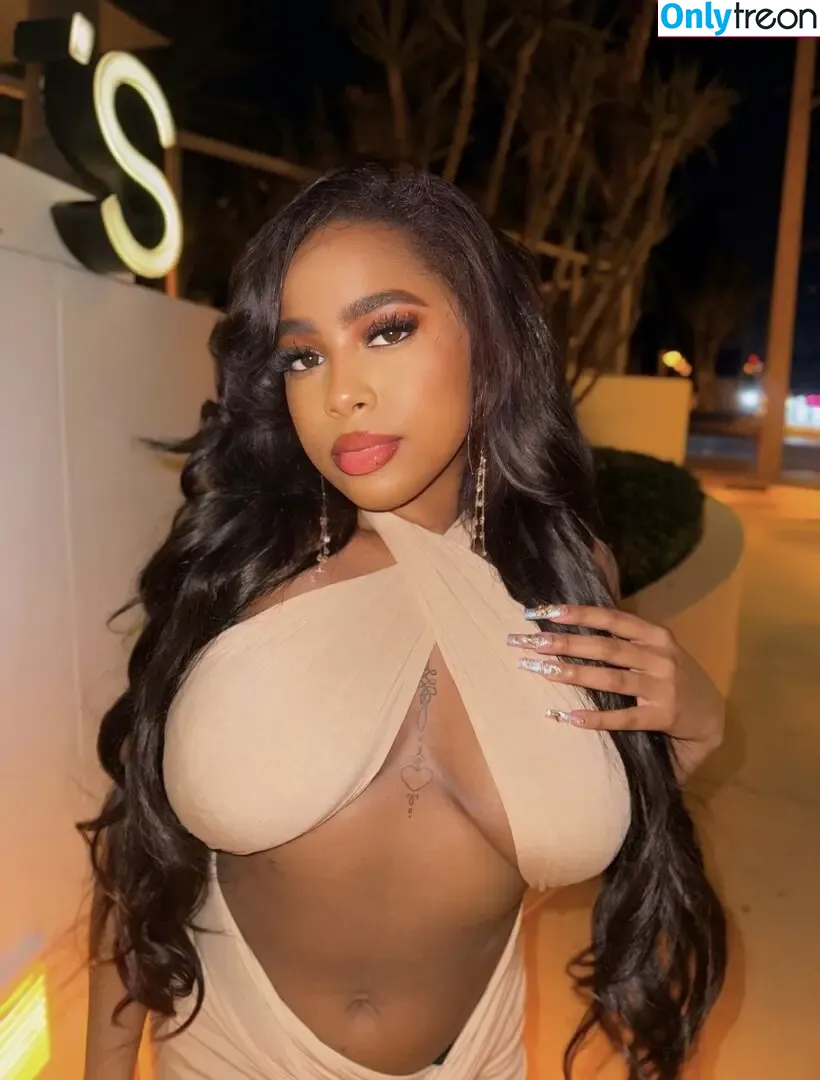 Aaliyah Cohen nude photo #0004 (aaliyahcohen_)