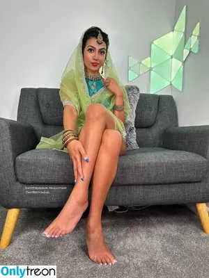 Aaliyah Yasin / _thatbritishcouple / aaliyah.yasin / thatbritishg1rl nude photo #0615