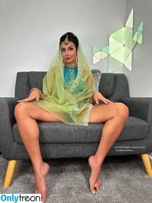 Aaliyah Yasin / _thatbritishcouple / aaliyah.yasin / thatbritishg1rl nude photo #0620
