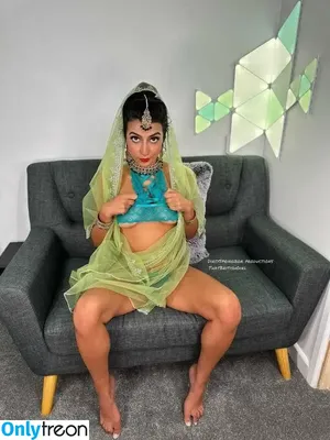 Aaliyah Yasin / _thatbritishcouple / aaliyah.yasin / thatbritishg1rl nude photo #0622
