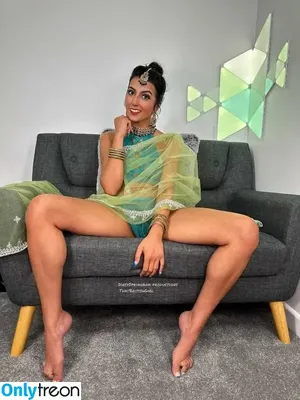 Aaliyah Yasin / _thatbritishcouple / aaliyah.yasin / thatbritishg1rl nude photo #0627