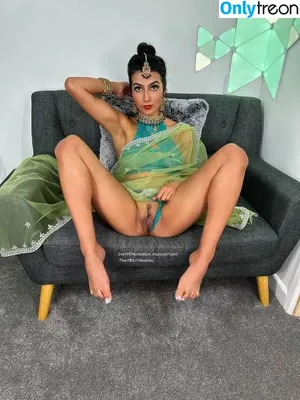Aaliyah Yasin / _thatbritishcouple / aaliyah.yasin / thatbritishg1rl nude photo #0632
