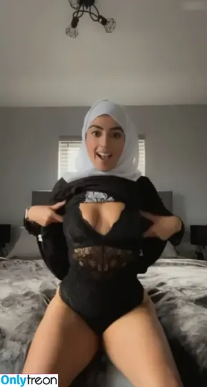 Aaliyah Yasin / _thatbritishcouple / aaliyah.yasin / thatbritishg1rl nude photo #0709
