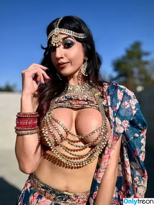 Aaliyah Yasin / _thatbritishcouple / aaliyah.yasin / thatbritishg1rl nude photo #0899