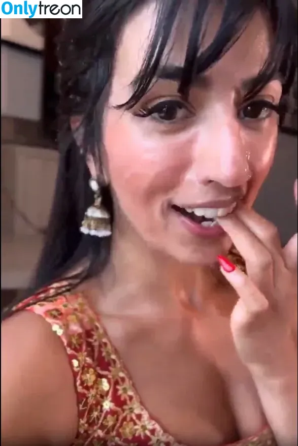 Aaliyah Yasin nude photo #0551 (_thatbritishcouple / aaliyah.yasin / thatbritishg1rl)