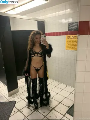 aaliyahcruz00 / aaliyahfuckingcruz nude photo #0011