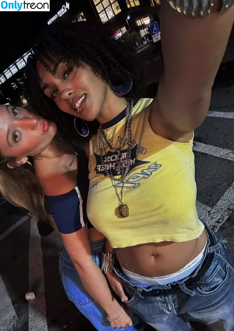Aaliyeezy голая photo #0356 (theallierae)