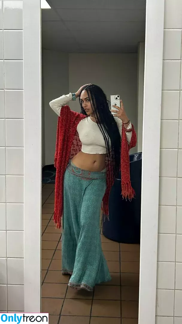 Aaliyeezy nude photo #0366 (theallierae)