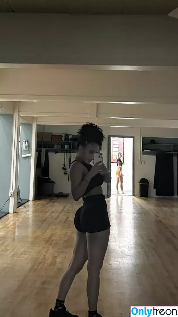 Aaliyeezy nude photo #0433 (theallierae)
