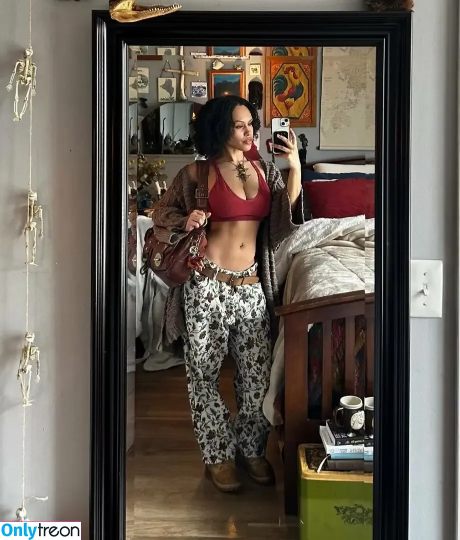 Aaliyeezy голая photo #0498 (theallierae)