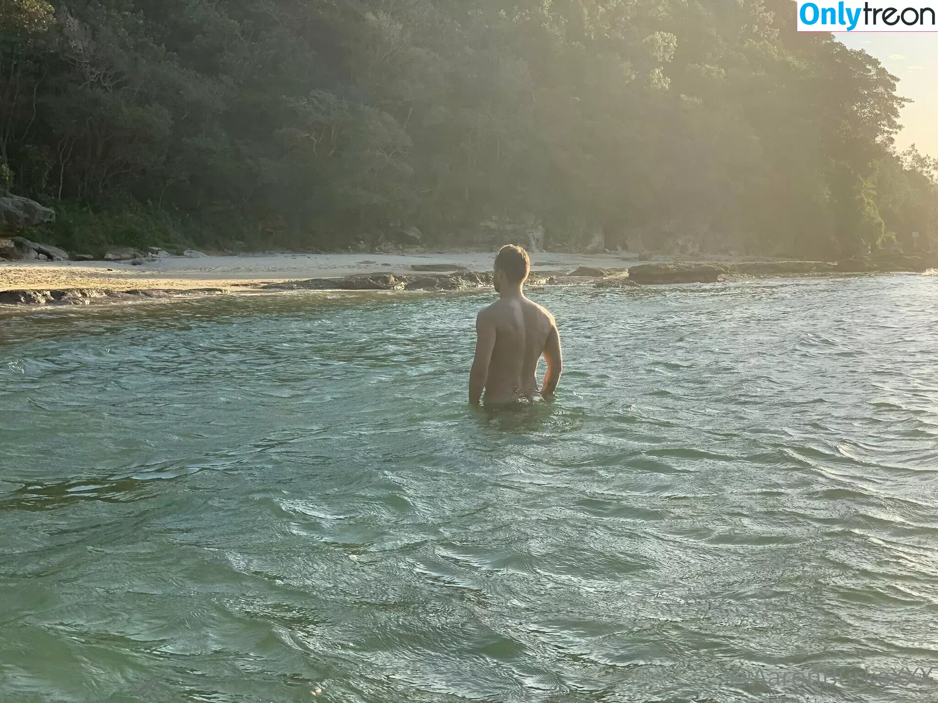 aaronburkexxx nude photo #0008 (aar0nburke)