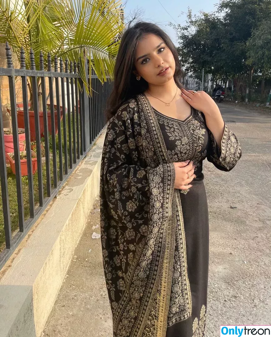 Aarushi Abrol nude photo #0008 (aarushi.abrol)