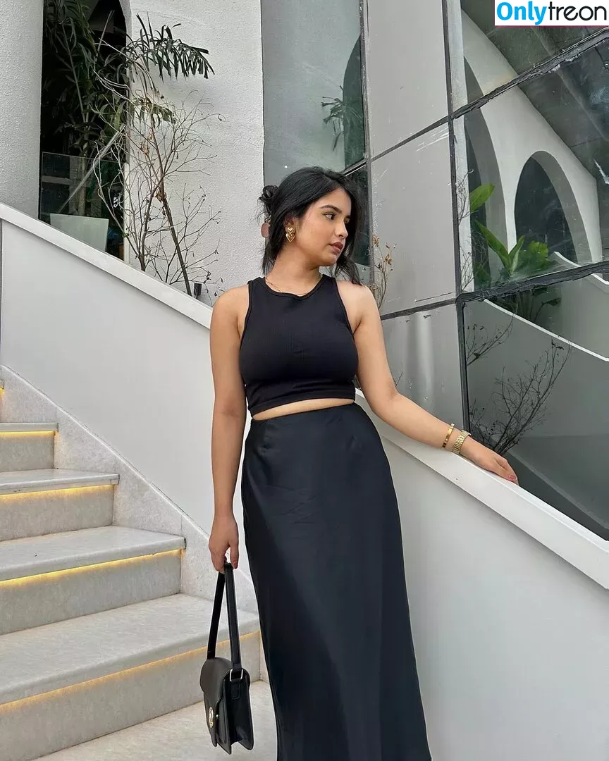 Aarushi Abrol nude photo #0022 (aarushi.abrol)