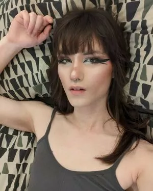 aaverygreen / vee.cams nude photo #0001