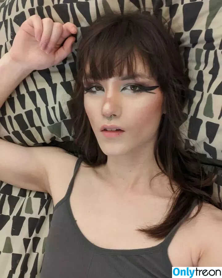 aaverygreen nude photo #0001 (vee.cams)