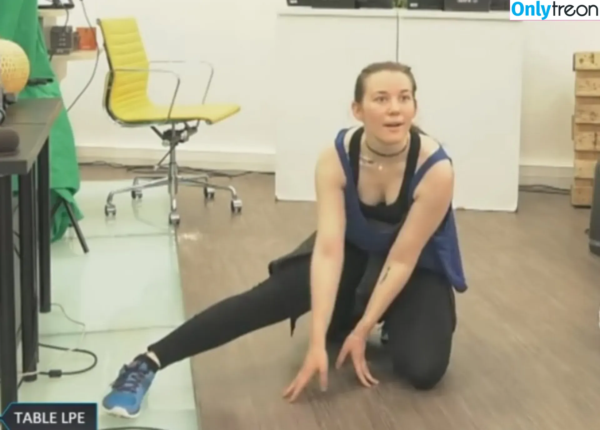 Aayley nude photo #0003 (French streamer)