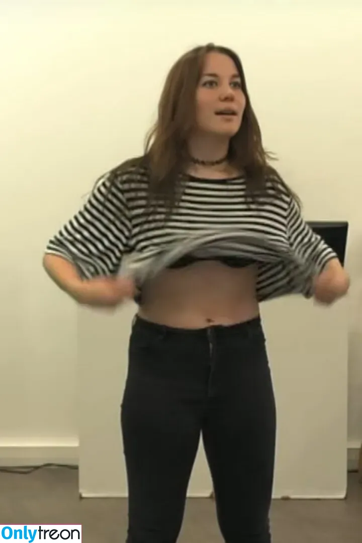 Aayley nude photo #0009 (French streamer)