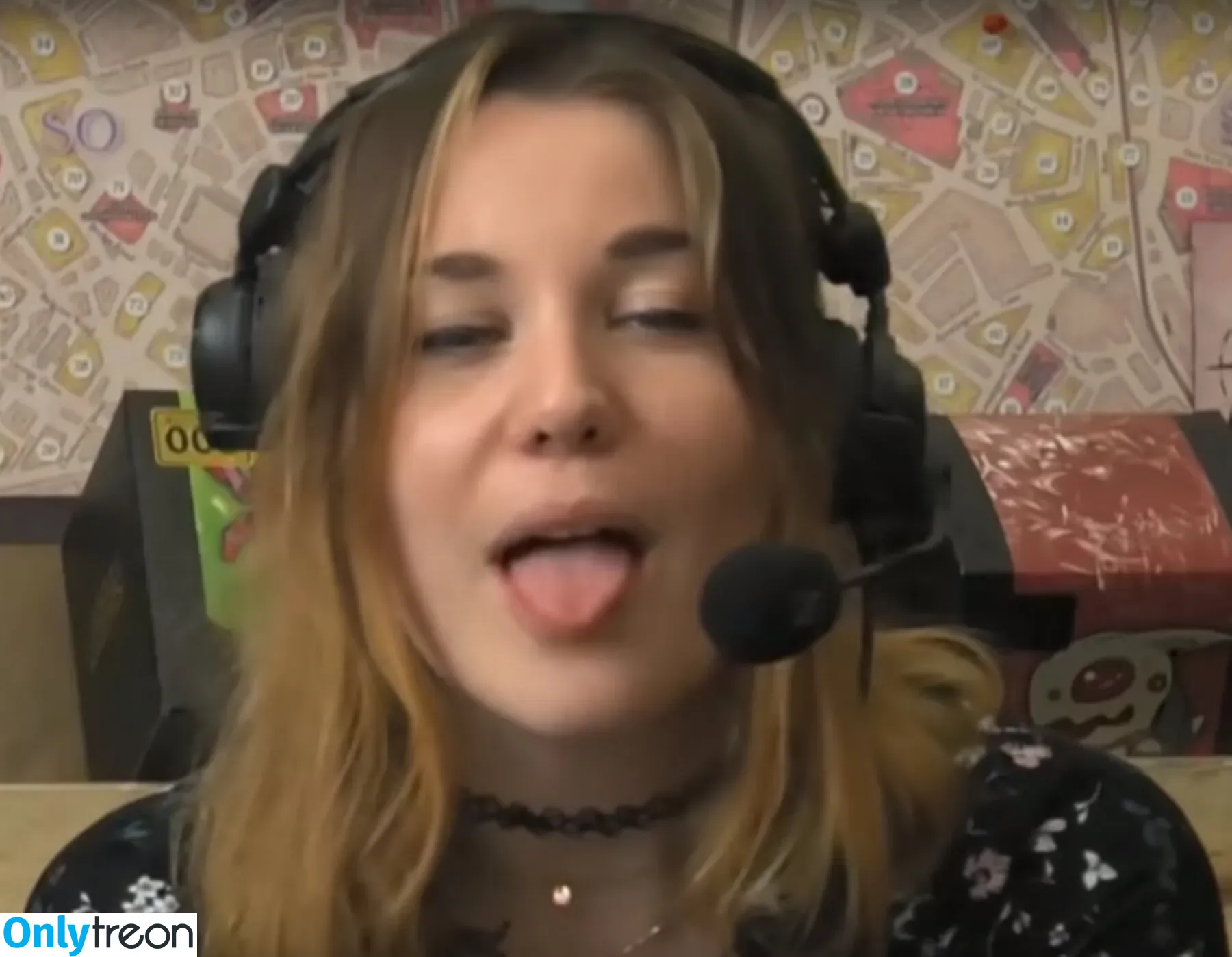 Aayley nude photo #0040 (French streamer)