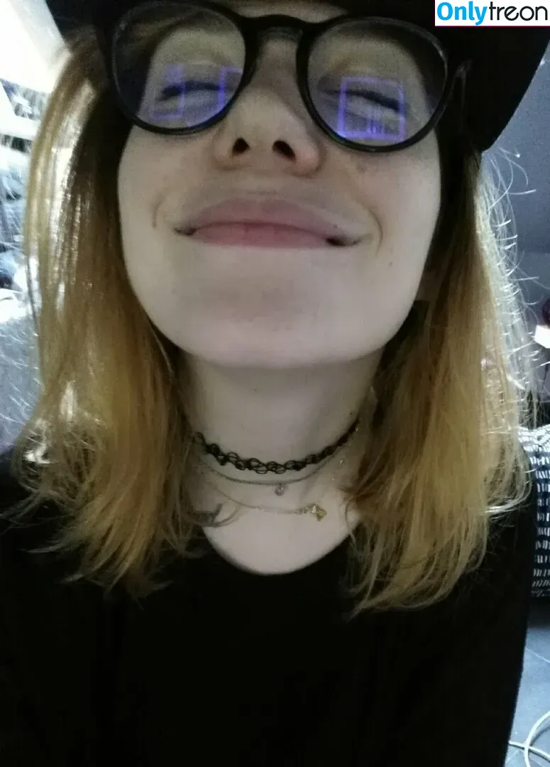 Aayley nude photo #0049 (French streamer)
